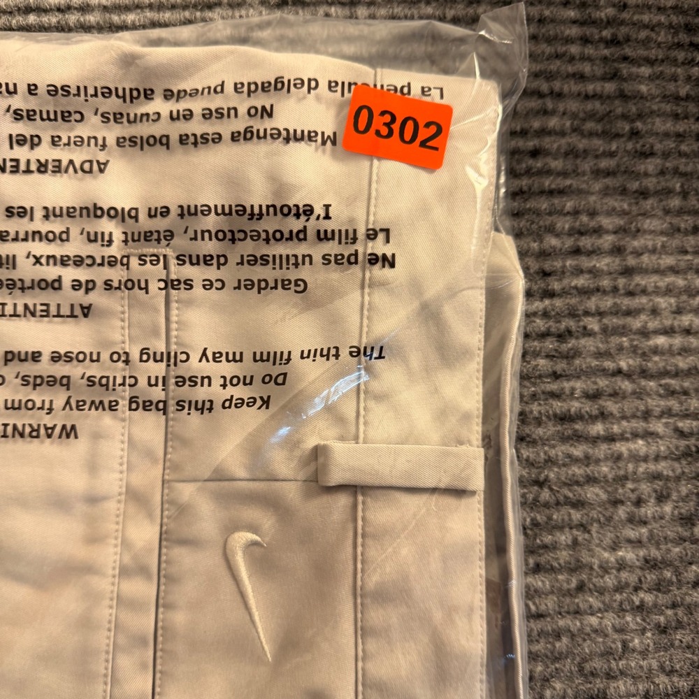 Nike Golf Dri-FIT Shorts Mens 42 Khaki Beige Flat Front Performance 10in Inseam - Picture 5 of 5